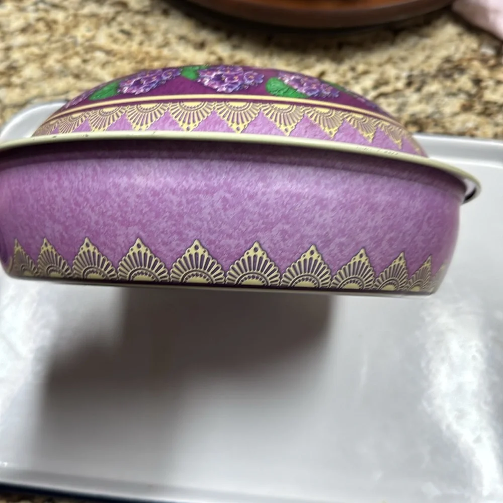 Battastero Pie Keeper African Violet Tin Box by Battistero of Florence Italy 🇮🇹